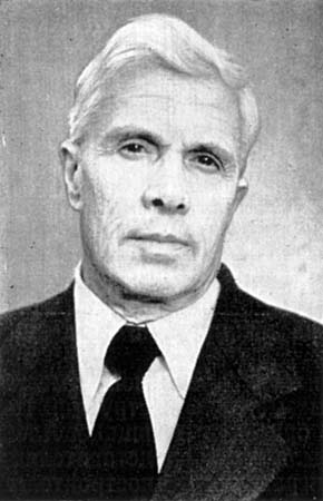 Начальник механосборочного цеха А. А. Линьков трудится на заводе с 1930 года