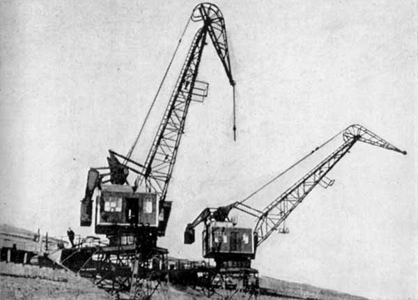 Портальный кран грузоподъемностью 3 тонны спроектирован и построен на заводе в 1936 году