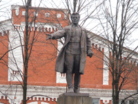 Памятник С.М.Кирову на территории Завода